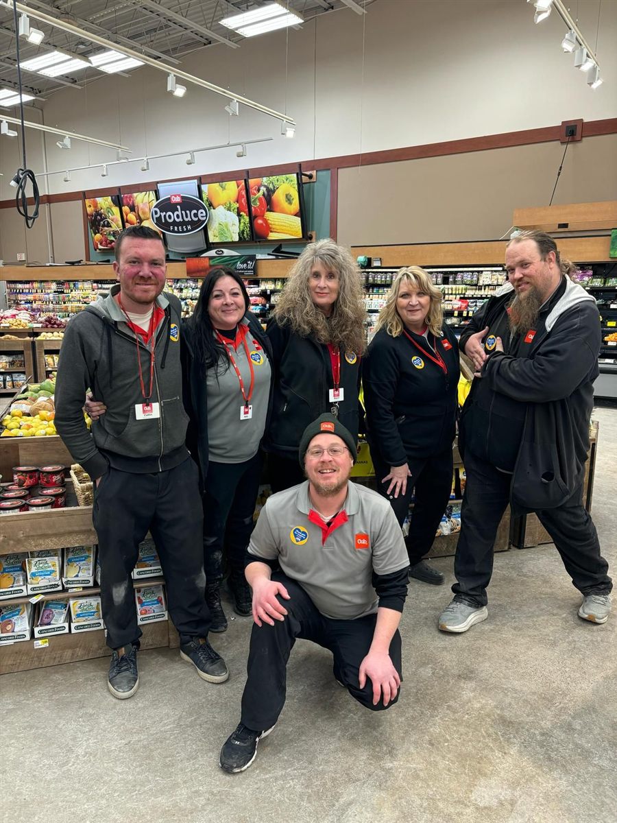 UFCW Local 663 members working at Cub Crystal